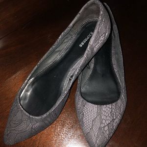 Express flats w/ lace detail